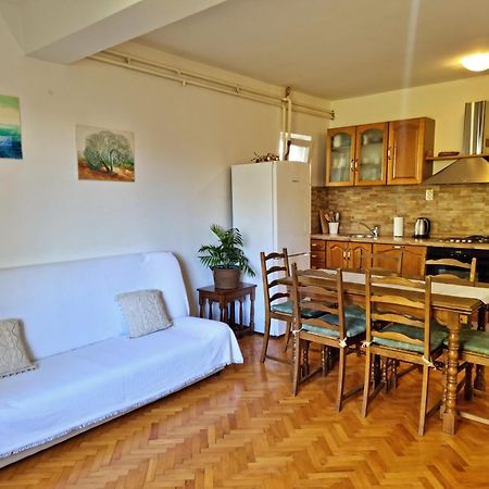 Apartment Merica Omis Bagian luar foto