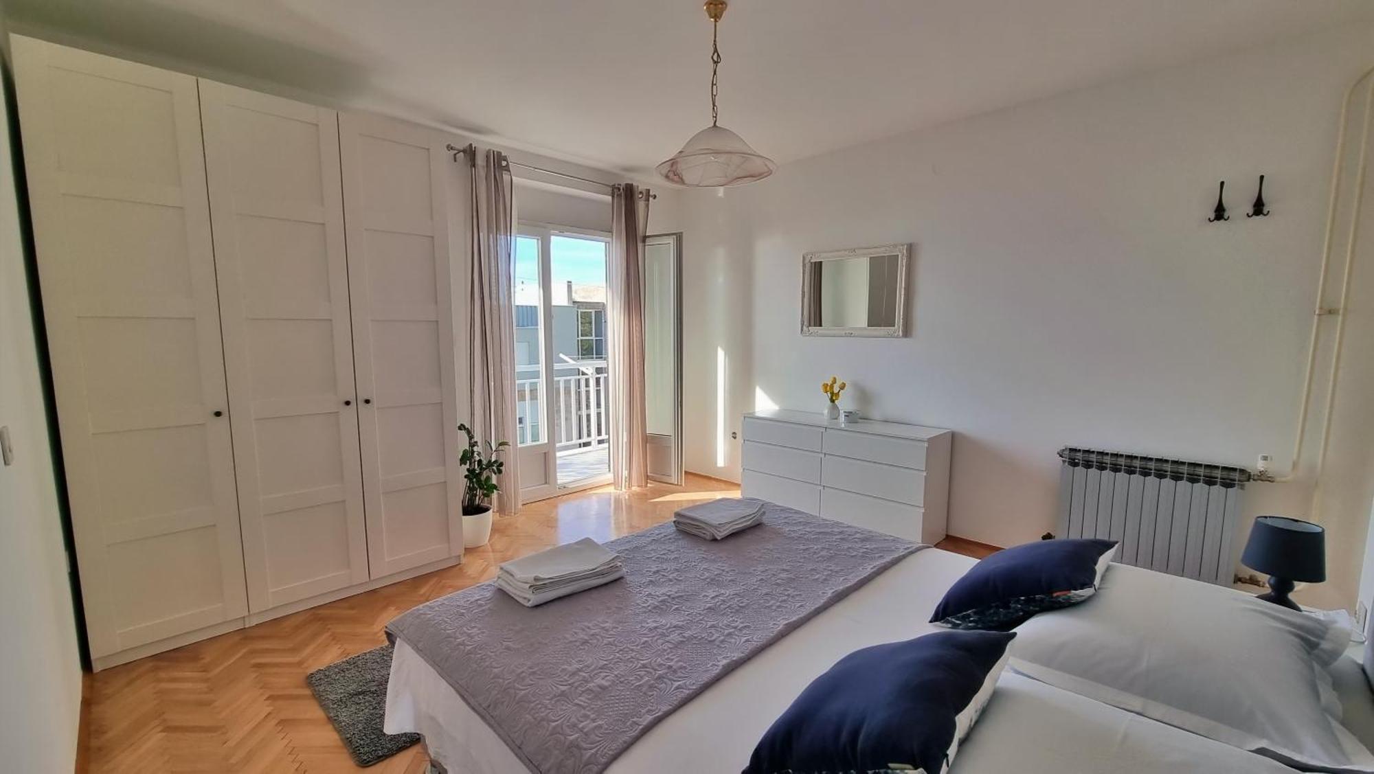 Apartment Merica Omis Bagian luar foto