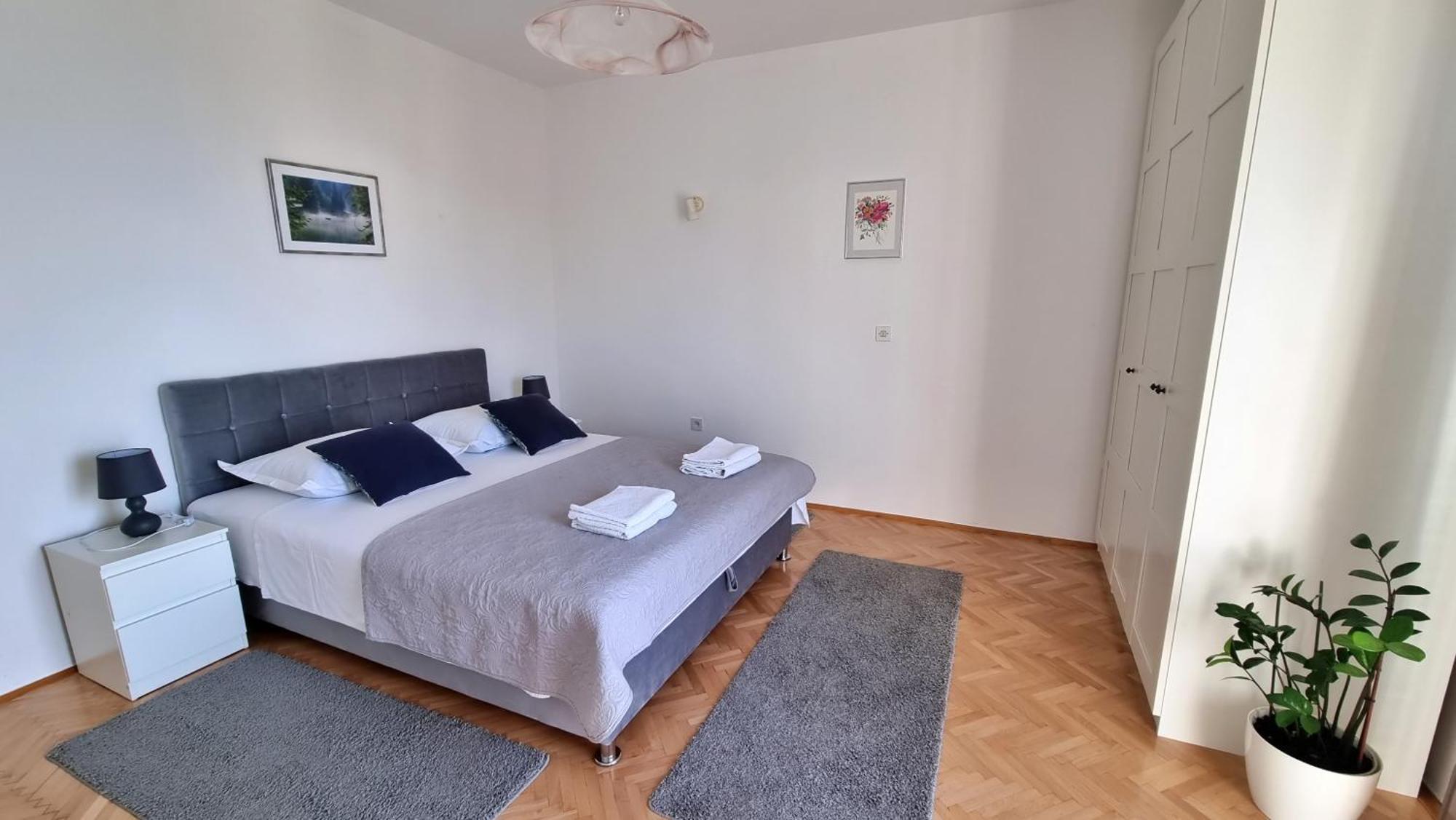 Apartment Merica Omis Bagian luar foto