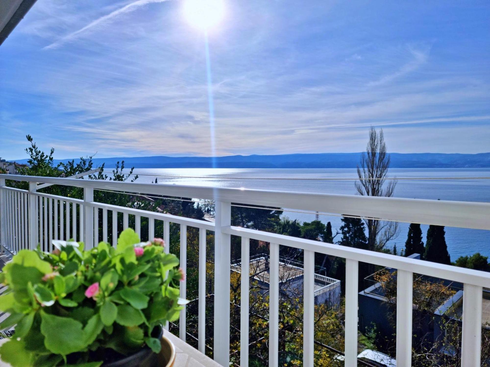 Apartment Merica Omis Bagian luar foto