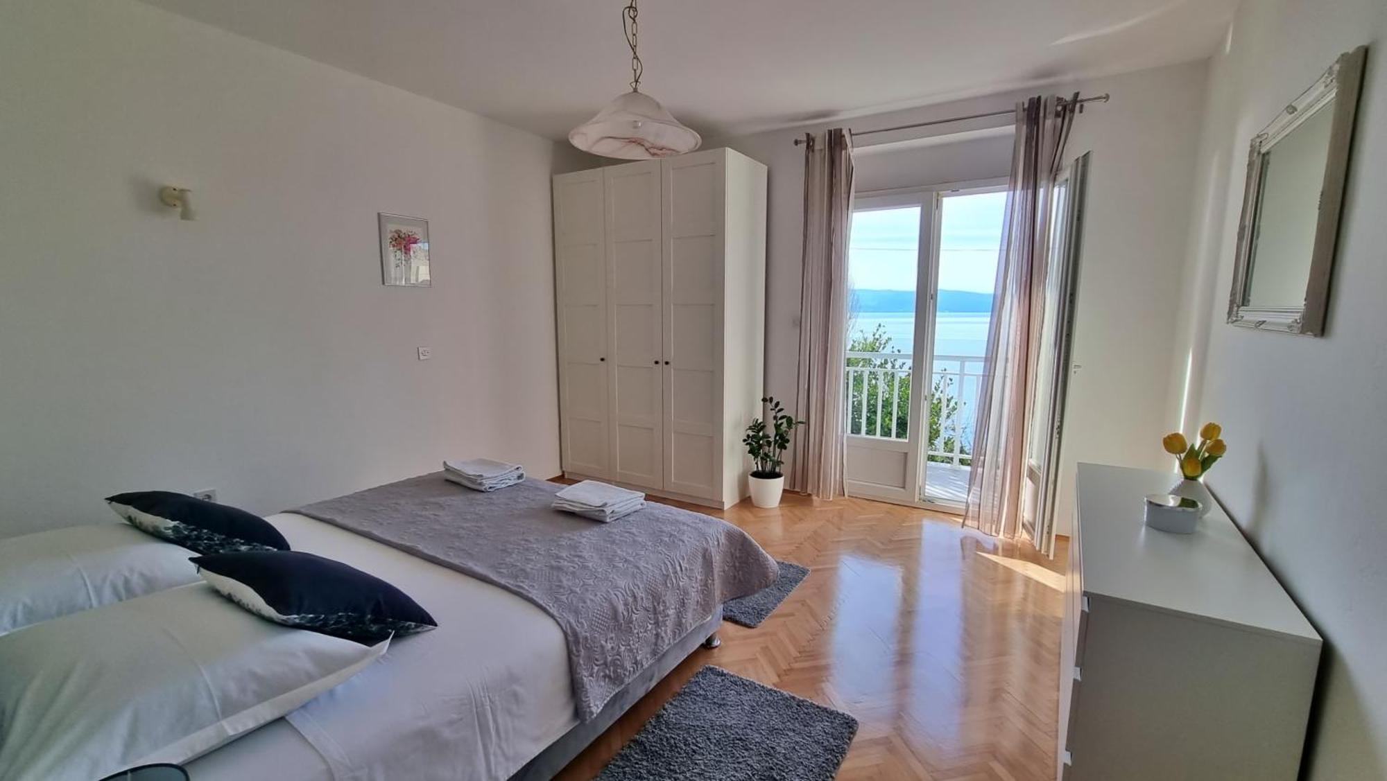 Apartment Merica Omis Bagian luar foto