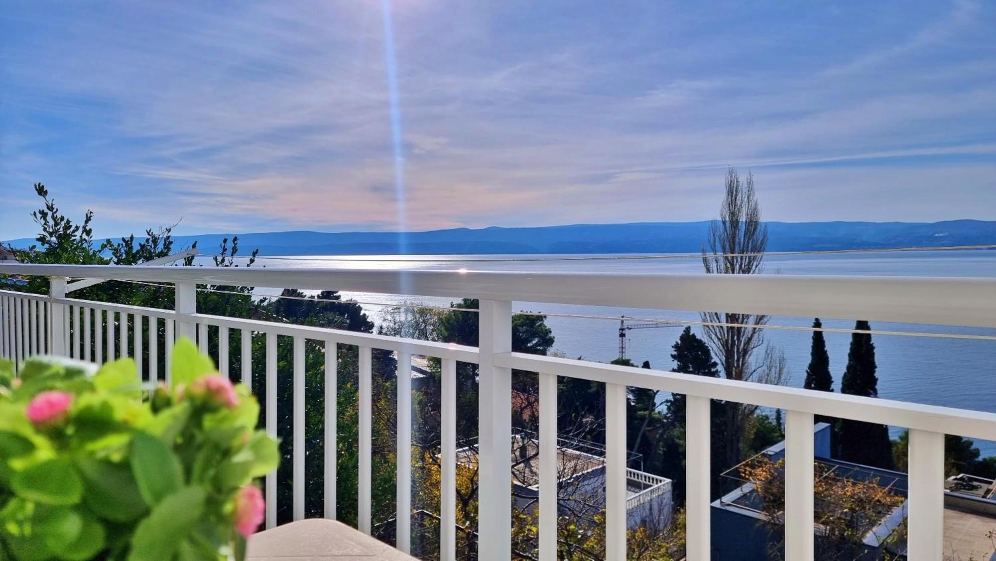 Apartment Merica Omis Bagian luar foto