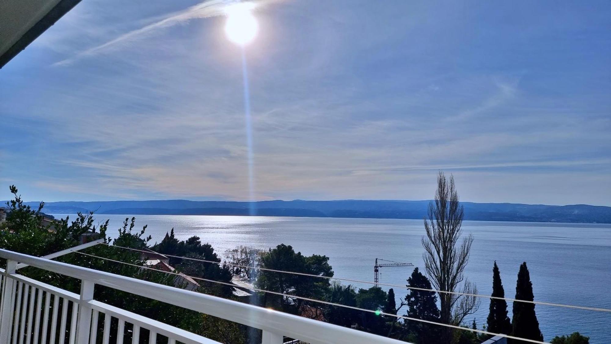 Apartment Merica Omis Bagian luar foto