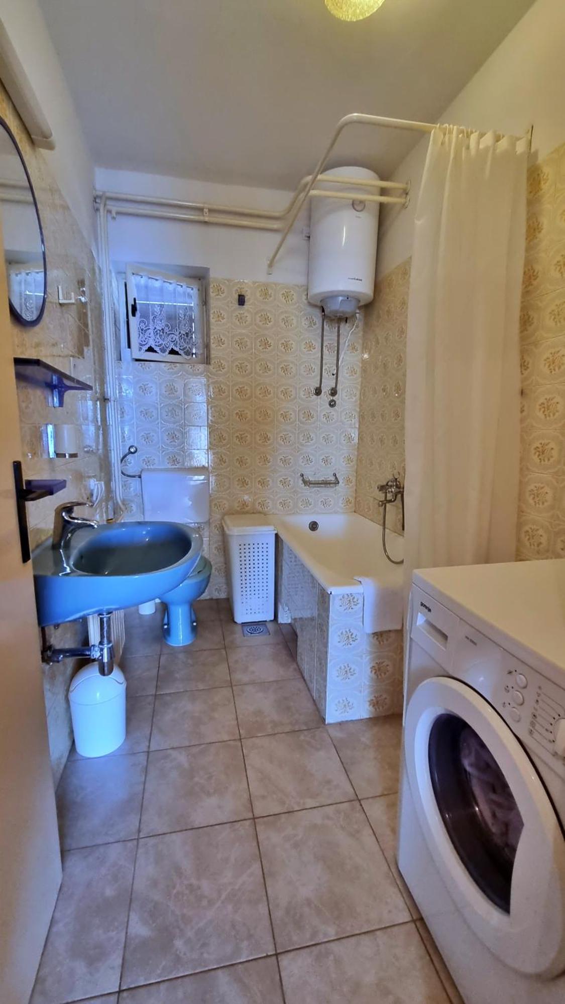 Apartment Merica Omis Bagian luar foto