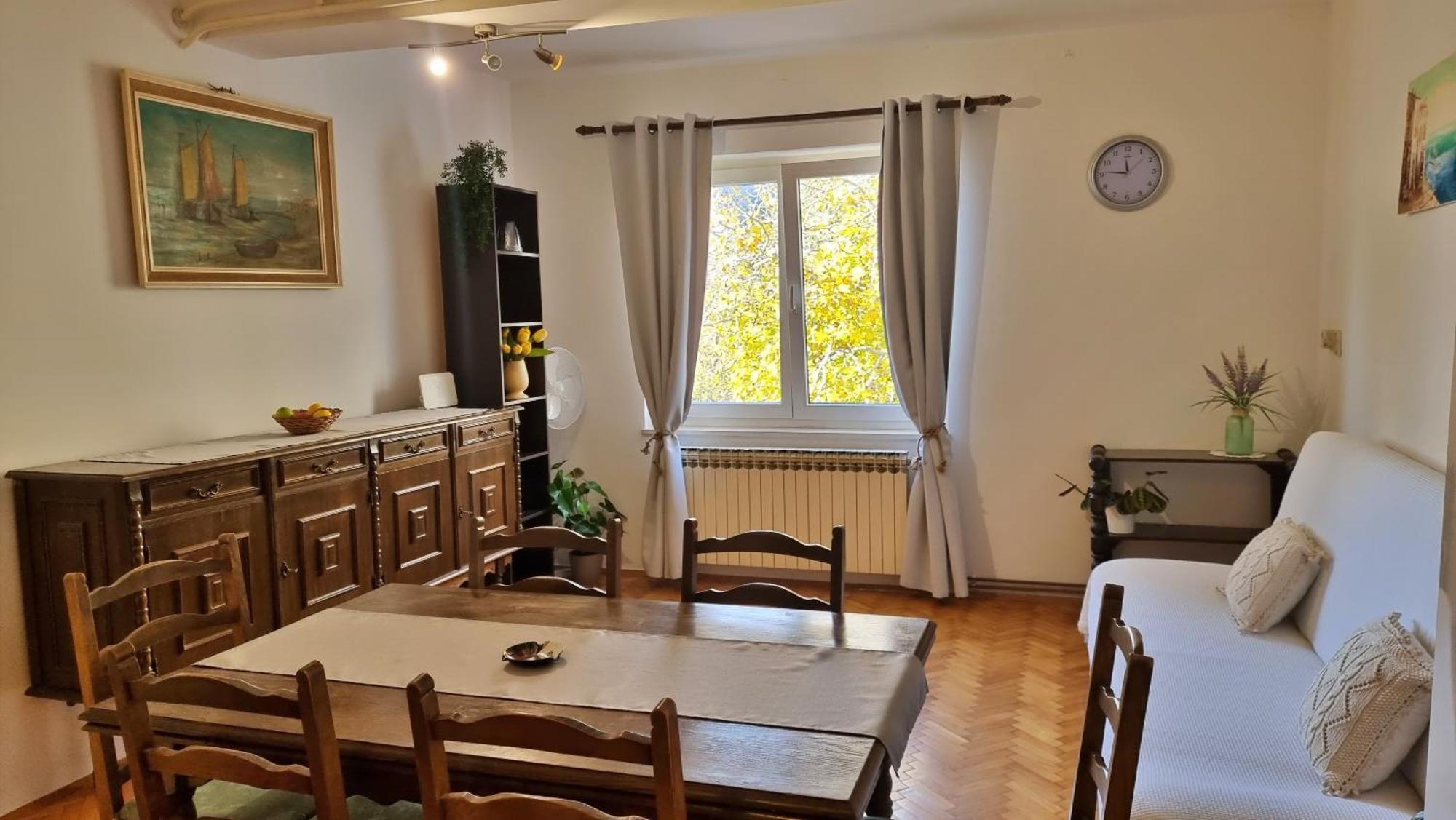 Apartment Merica Omis Bagian luar foto