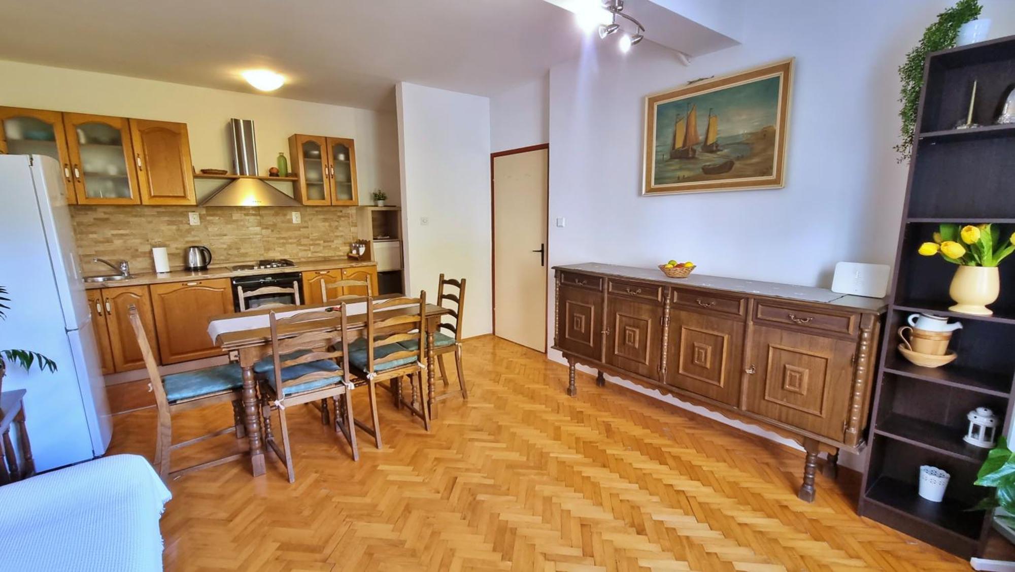Apartment Merica Omis Bagian luar foto