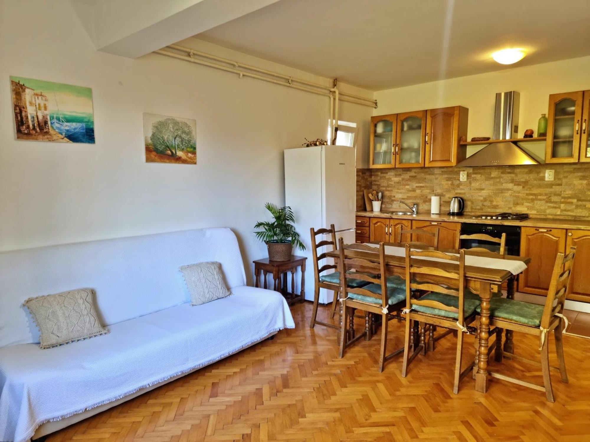Apartment Merica Omis Bagian luar foto