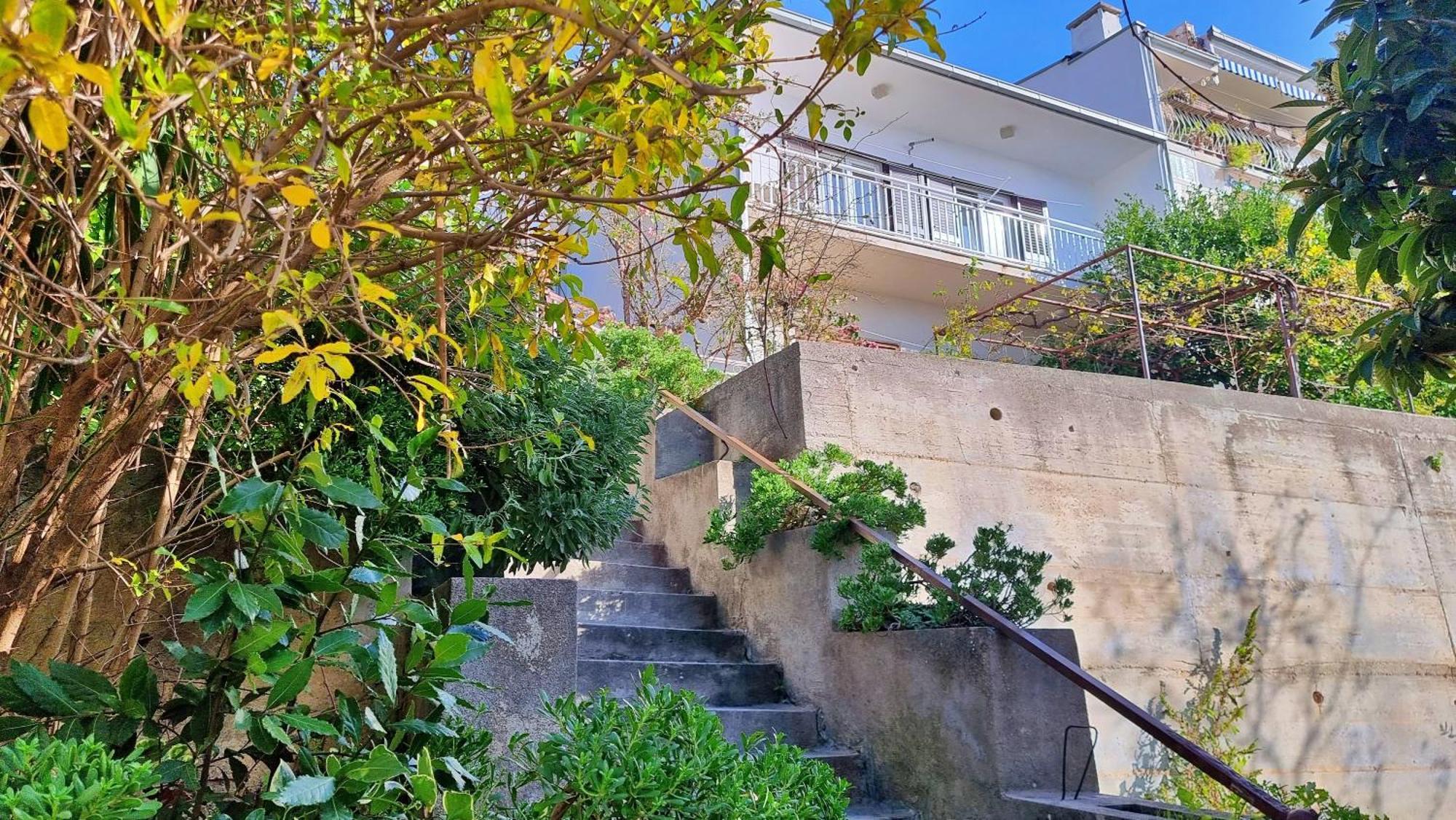 Apartment Merica Omis Bagian luar foto