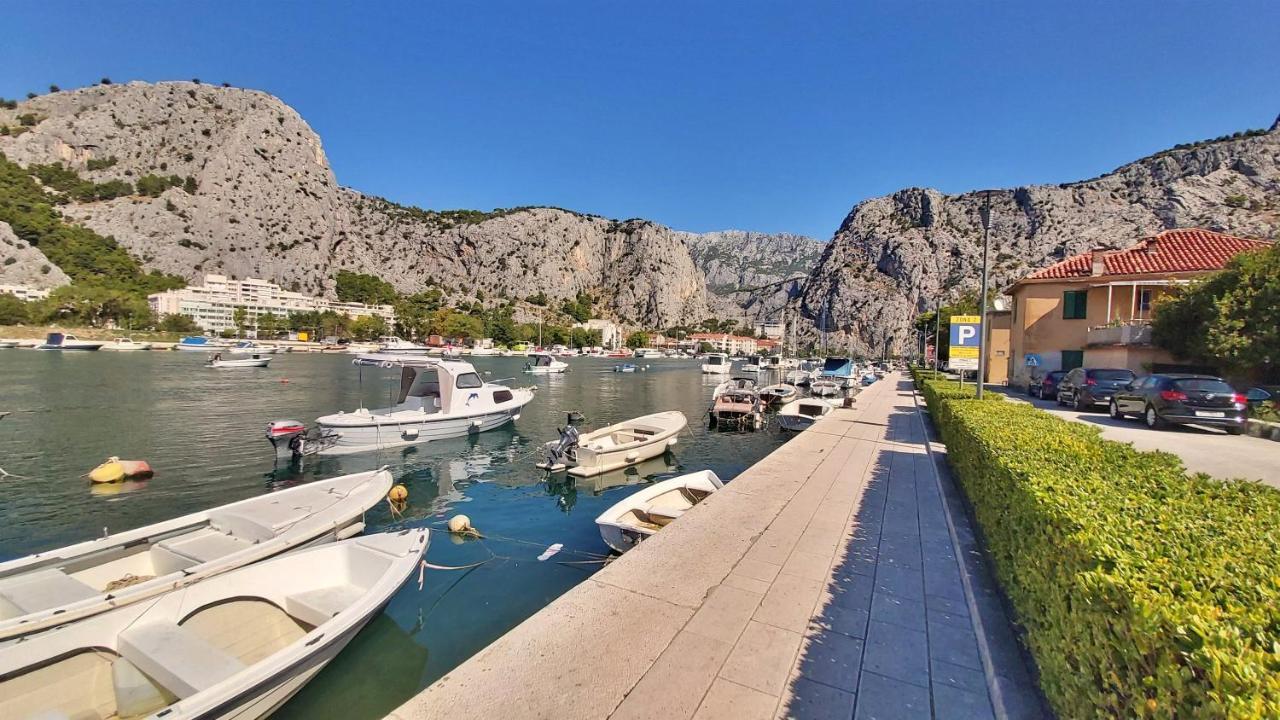 Apartment Merica Omis Bagian luar foto